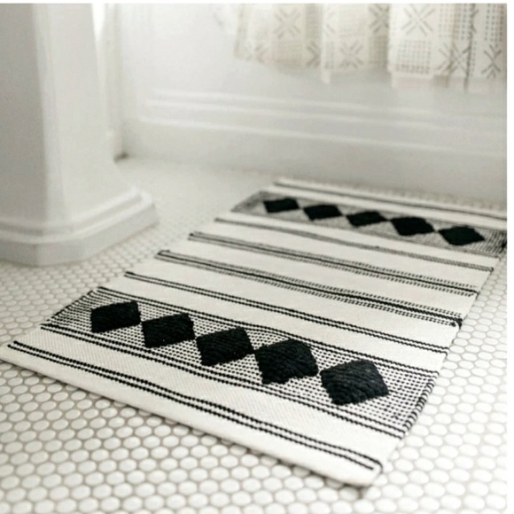 Caravan woven black and white rug - Picture 1 of 8